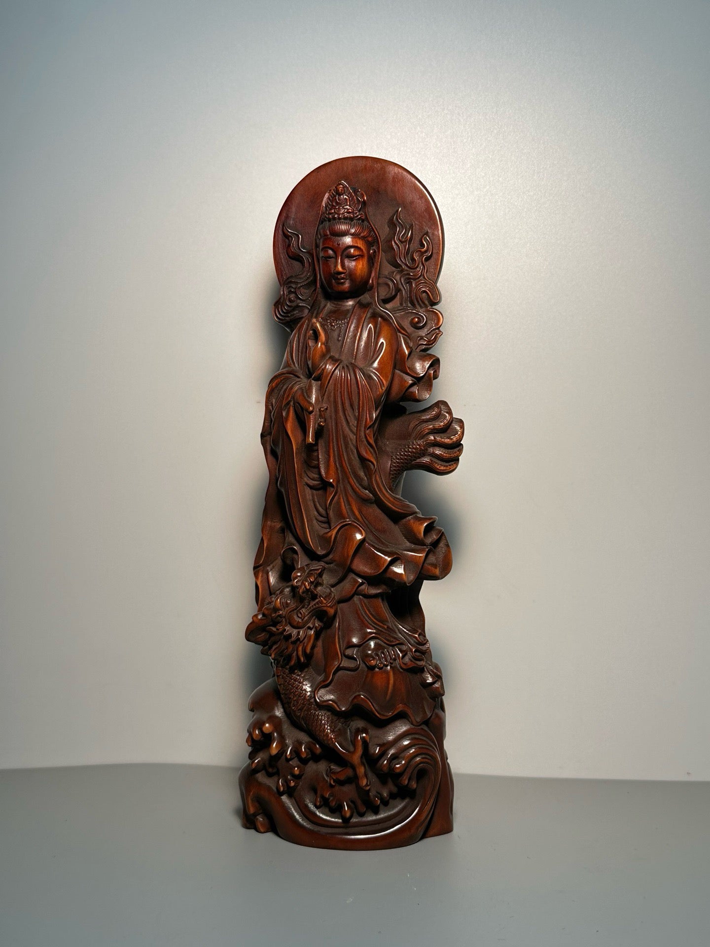Chinese antique boxwood carving with exquisite craftsmanship to carve the imperial dragon Guanyin