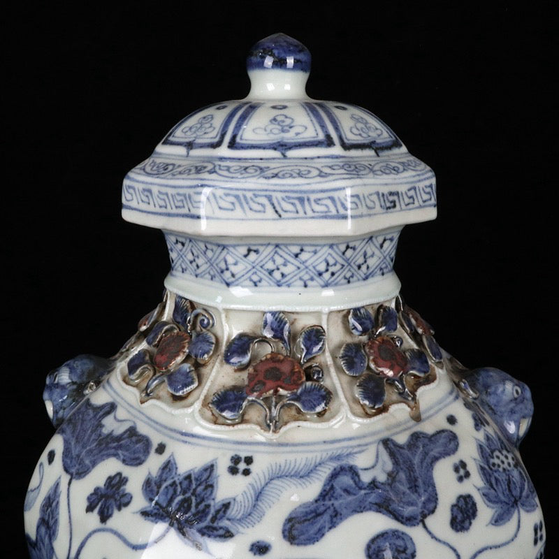 A pair of blue and white glazed, red pinched flower, fish and algae pattern, animal ear lid jars