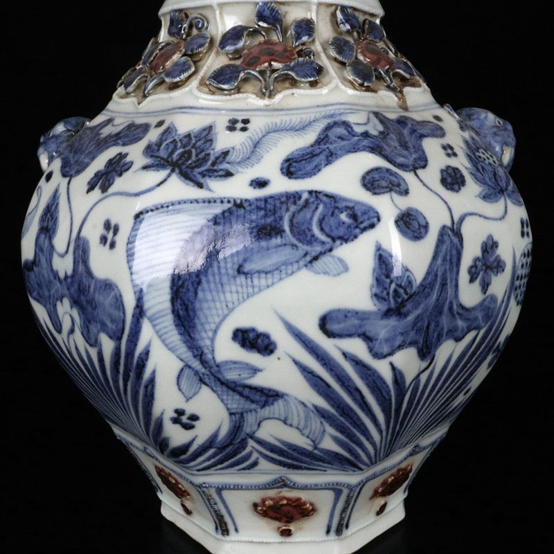 A pair of blue and white glazed, red pinched flower, fish and algae pattern, animal ear lid jars