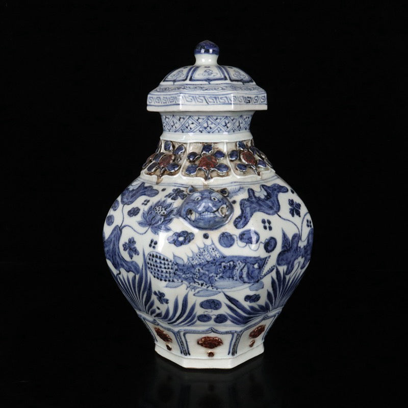 A pair of blue and white glazed, red pinched flower, fish and algae pattern, animal ear lid jars