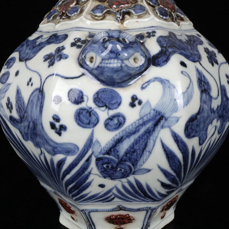 A pair of blue and white glazed, red pinched flower, fish and algae pattern, animal ear lid jars