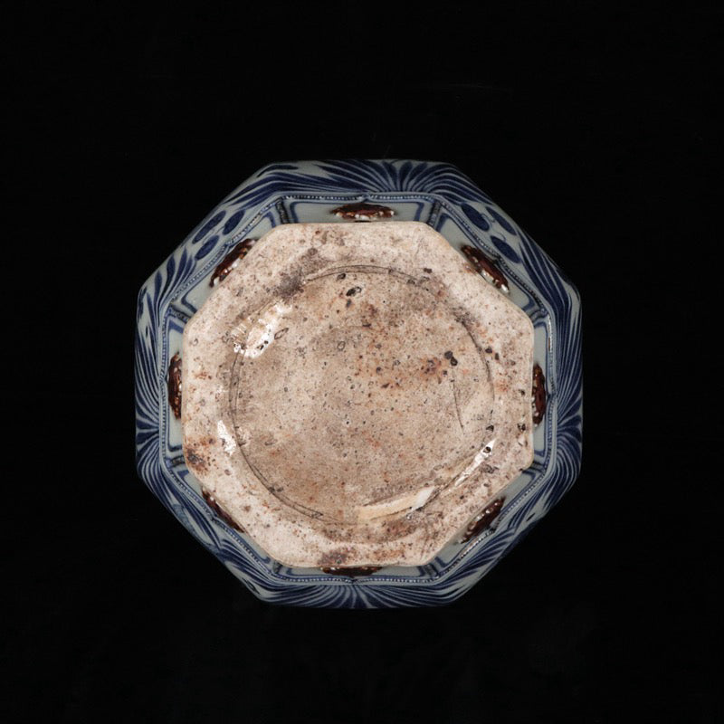 A pair of blue and white glazed, red pinched flower, fish and algae pattern, animal ear lid jars