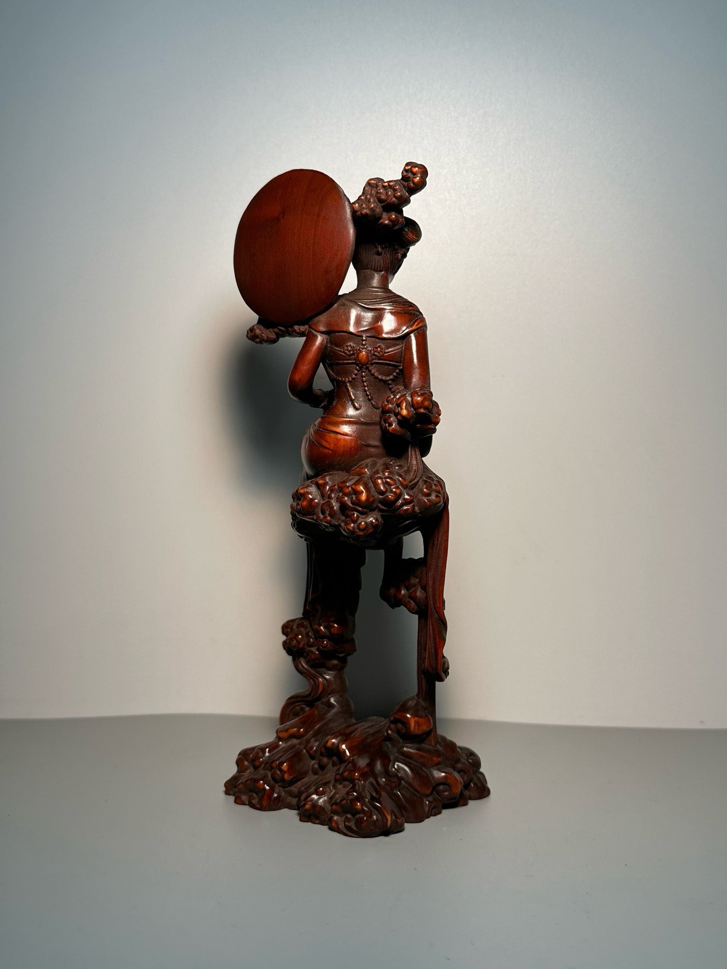 Chinese antique boxwood carving with exquisite craftsmanship to carve Chang'e flying to the moon