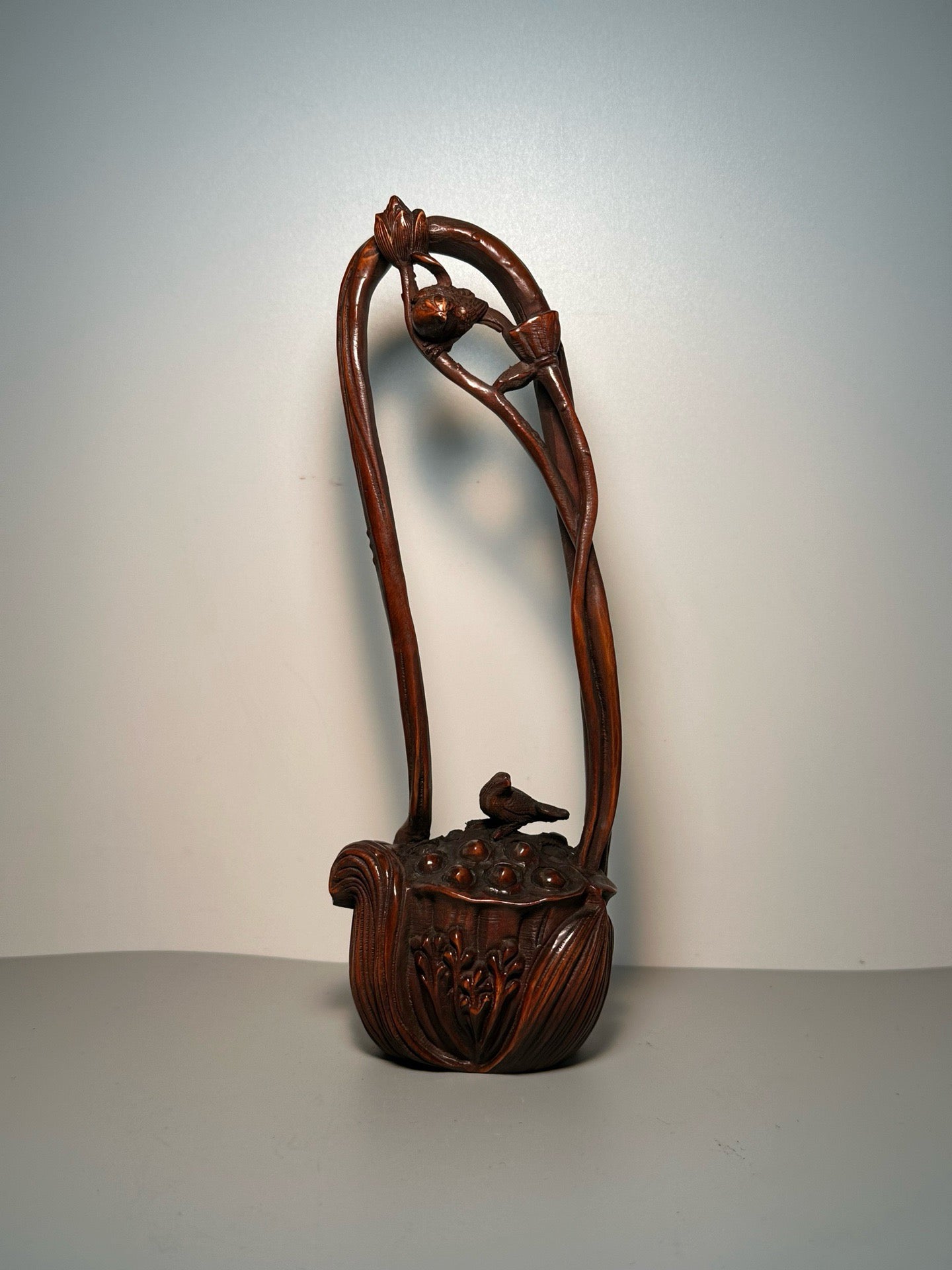 Chinese antique boxwood carving with exquisite craftsmanship, carving a continuous stream of scientific and technological Liang pots