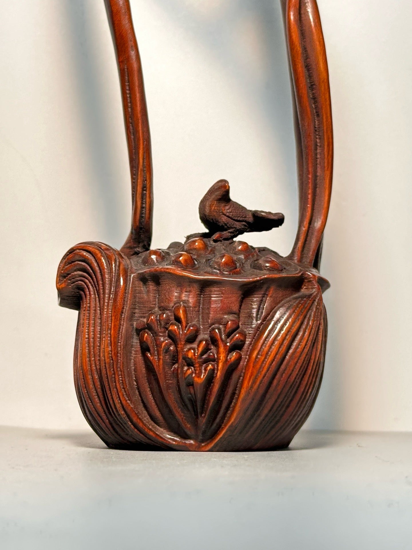 Chinese antique boxwood carving with exquisite craftsmanship, carving a continuous stream of scientific and technological Liang pots