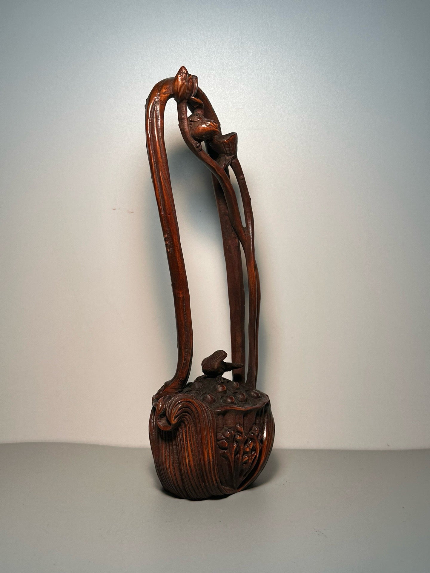 Chinese antique boxwood carving with exquisite craftsmanship, carving a continuous stream of scientific and technological Liang pots