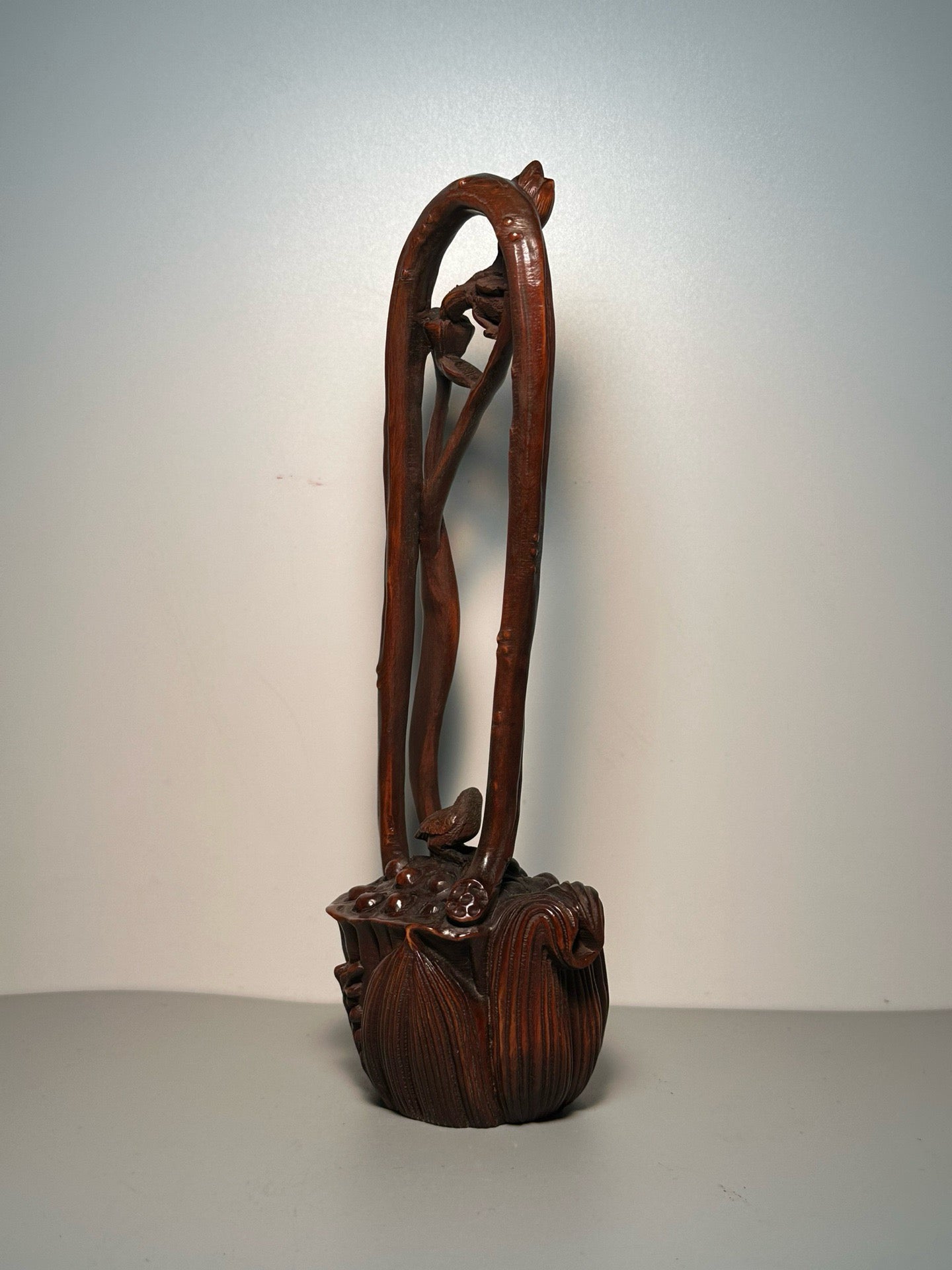 Chinese antique boxwood carving with exquisite craftsmanship, carving a continuous stream of scientific and technological Liang pots