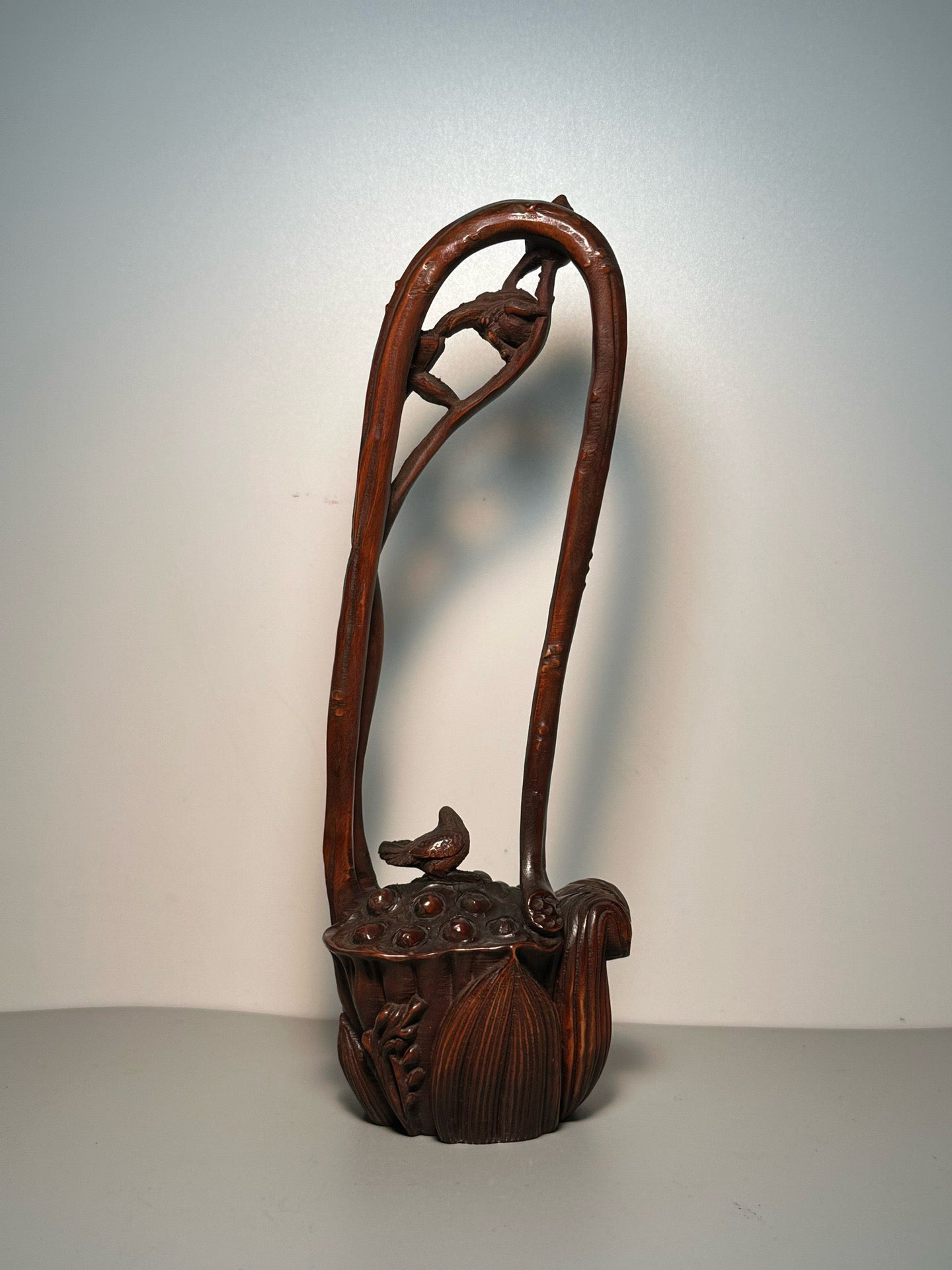 Chinese antique boxwood carving with exquisite craftsmanship, carving a continuous stream of scientific and technological Liang pots