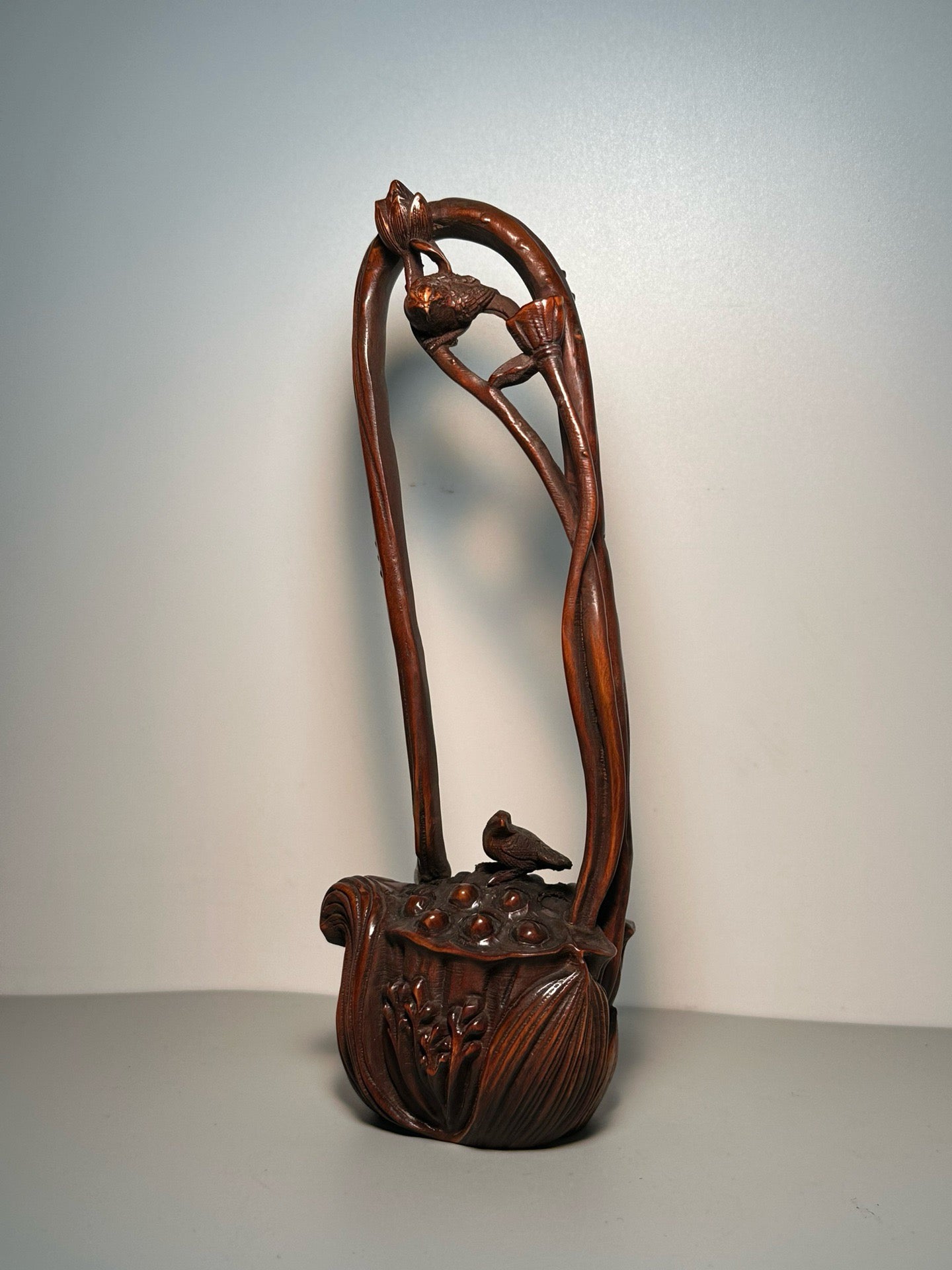 Chinese antique boxwood carving with exquisite craftsmanship, carving a continuous stream of scientific and technological Liang pots