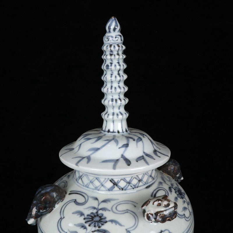 Blue and white cloud dragon patterned pagoda jar