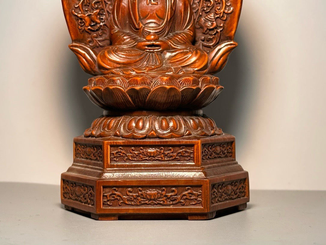 Chinese antique boxwood carving with exquisite craftsmanship and backlit Medicine Buddha