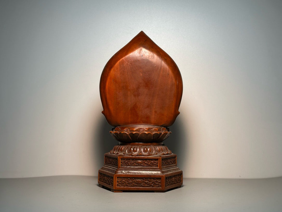 Chinese antique boxwood carving with exquisite craftsmanship and backlit Medicine Buddha
