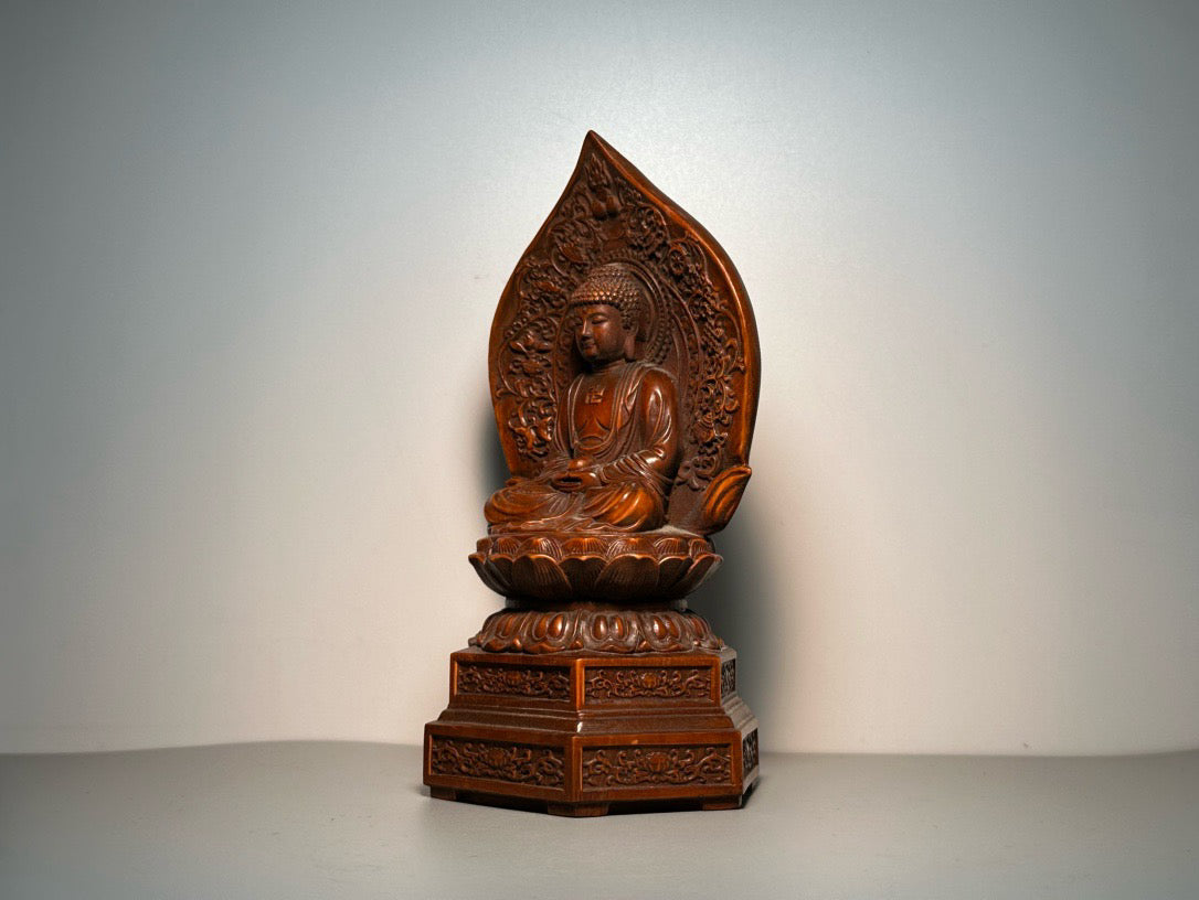 Chinese antique boxwood carving with exquisite craftsmanship and backlit Medicine Buddha