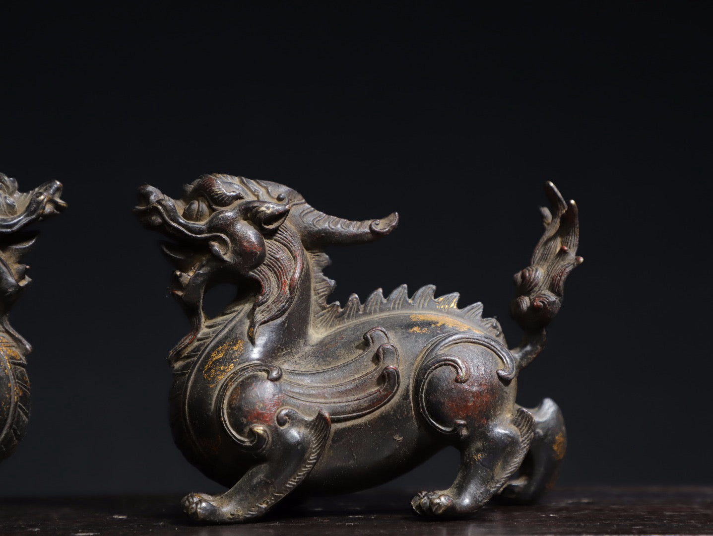 A pair of Chinese antique pure copper [auspicious beast] copywriting ornaments