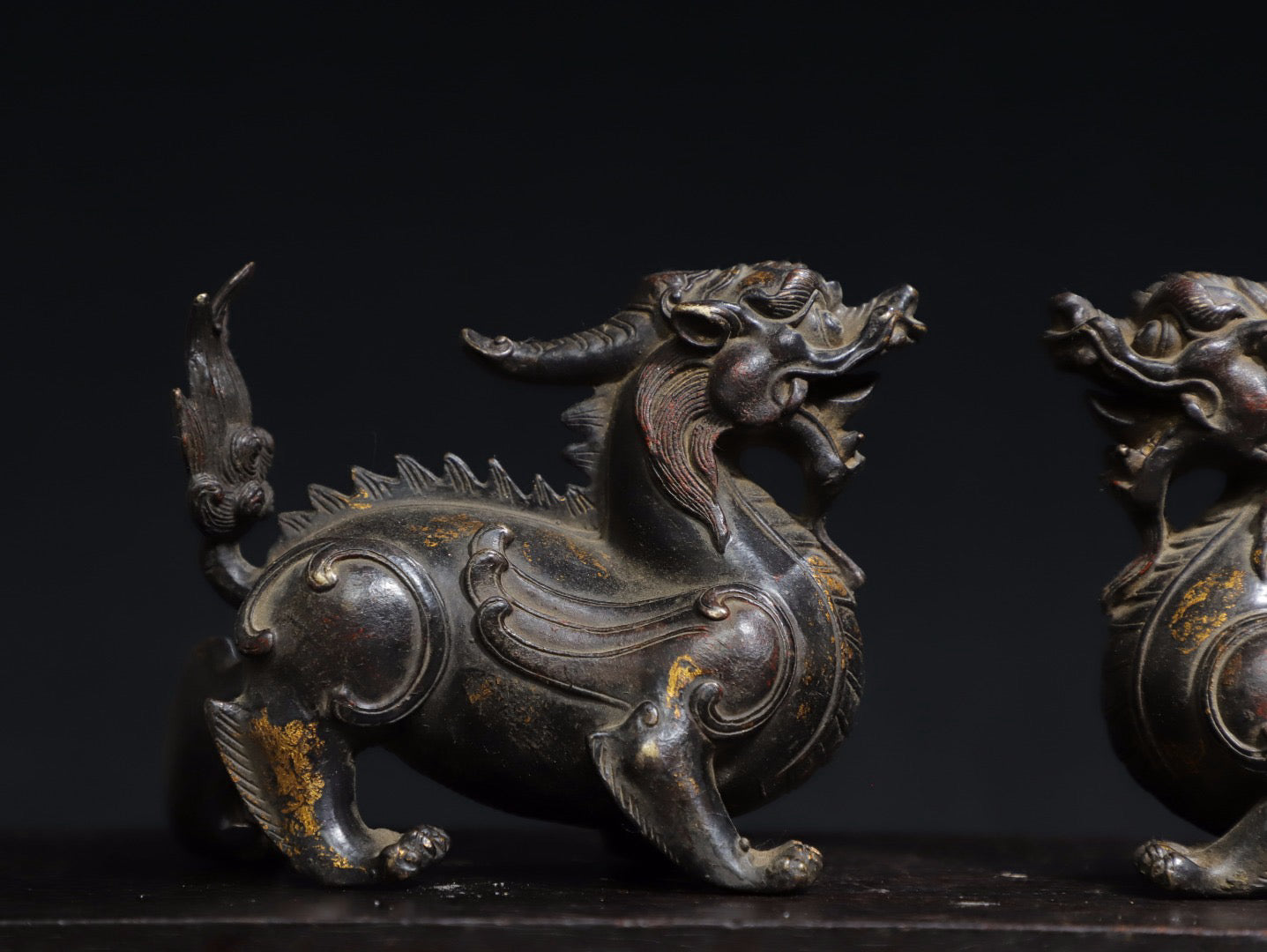 A pair of Chinese antique pure copper [auspicious beast] copywriting ornaments