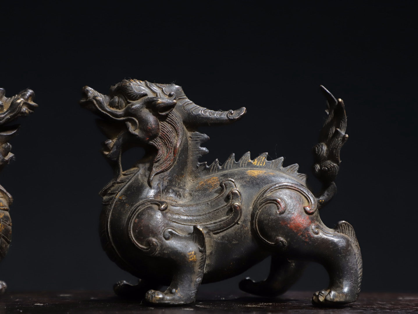 A pair of Chinese antique pure copper [auspicious beast] copywriting ornaments