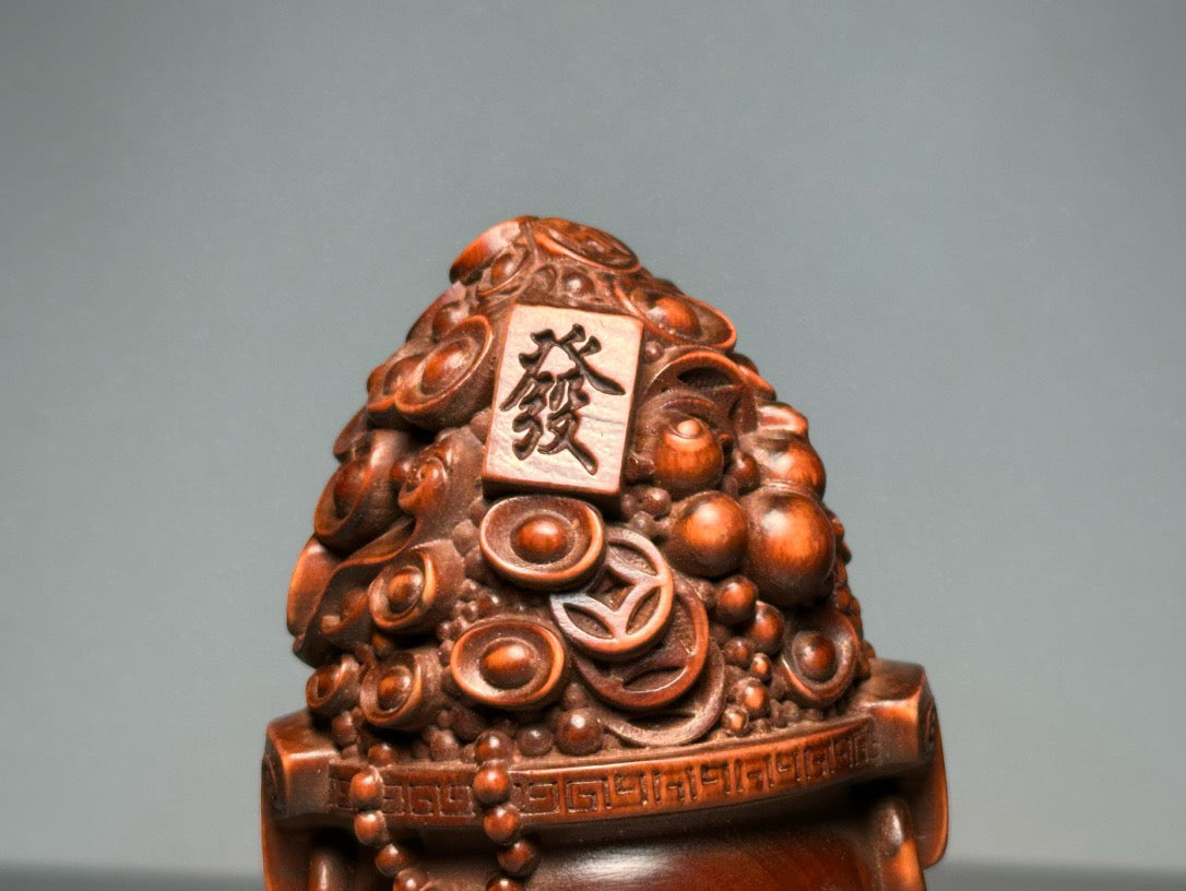 Chinese antique boxwood carved with exquisite craftsmanship to create a treasure trove