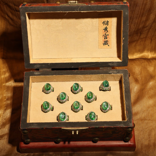 A box of green starry gemstone cloisonne rings