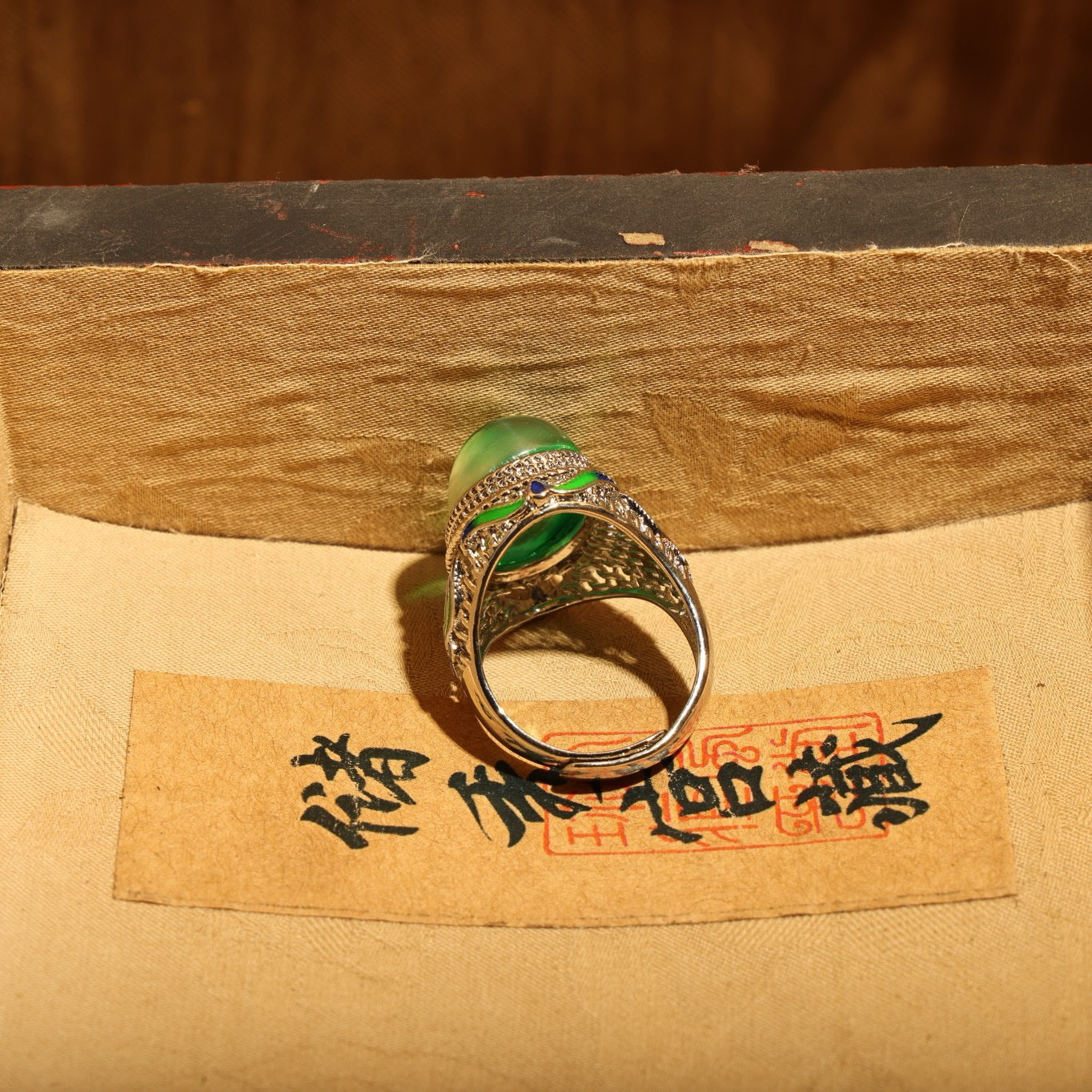 A box of green starry gemstone cloisonne rings