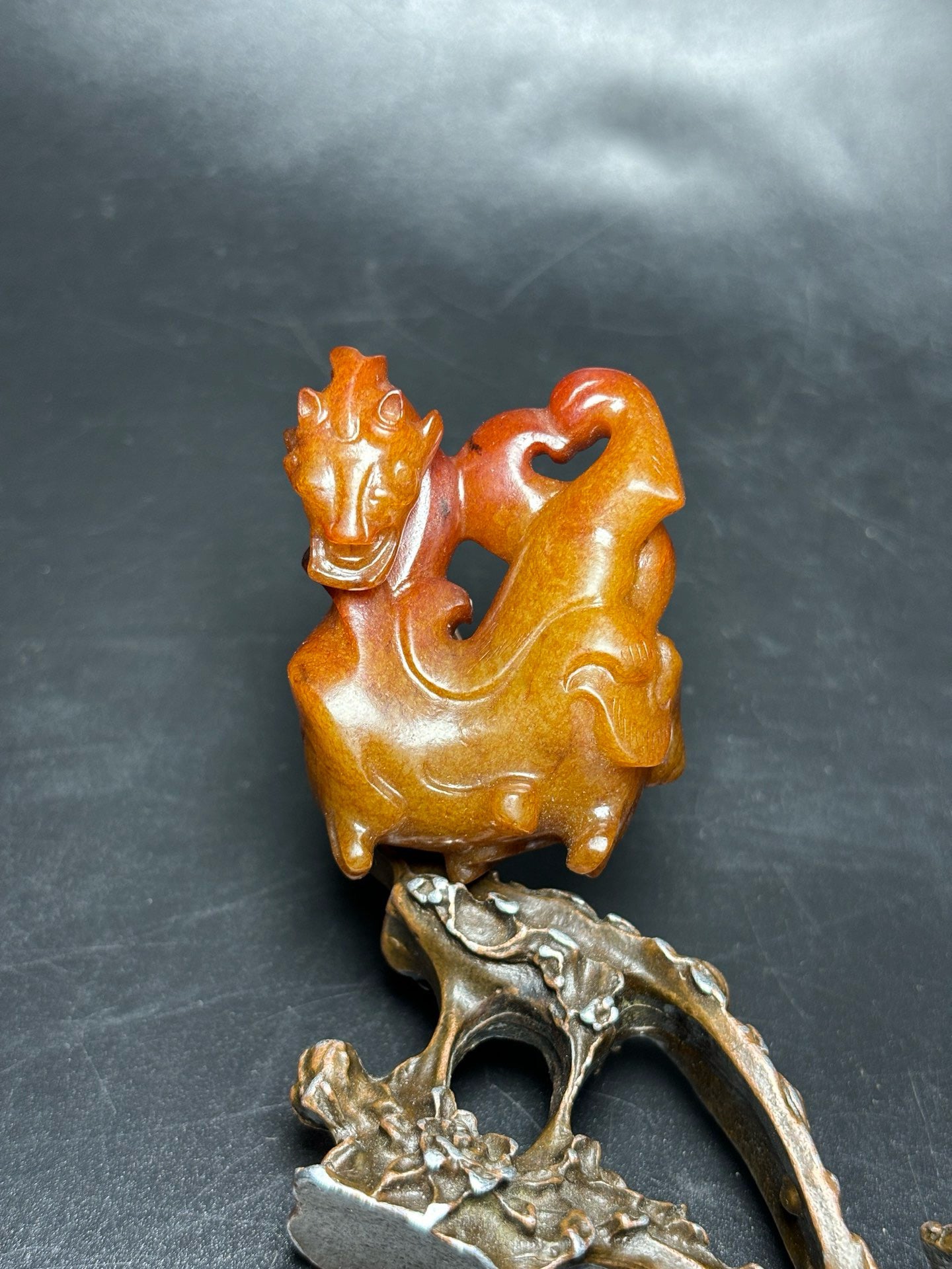 Exquisite Hetian Yulong pendant