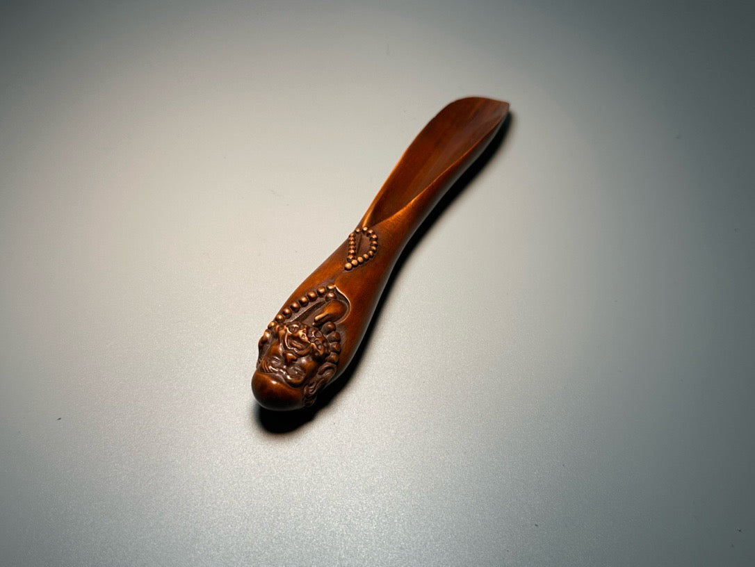 Chinese antique boxwood carved with exquisite craftsmanship to create a Damo tea spoon