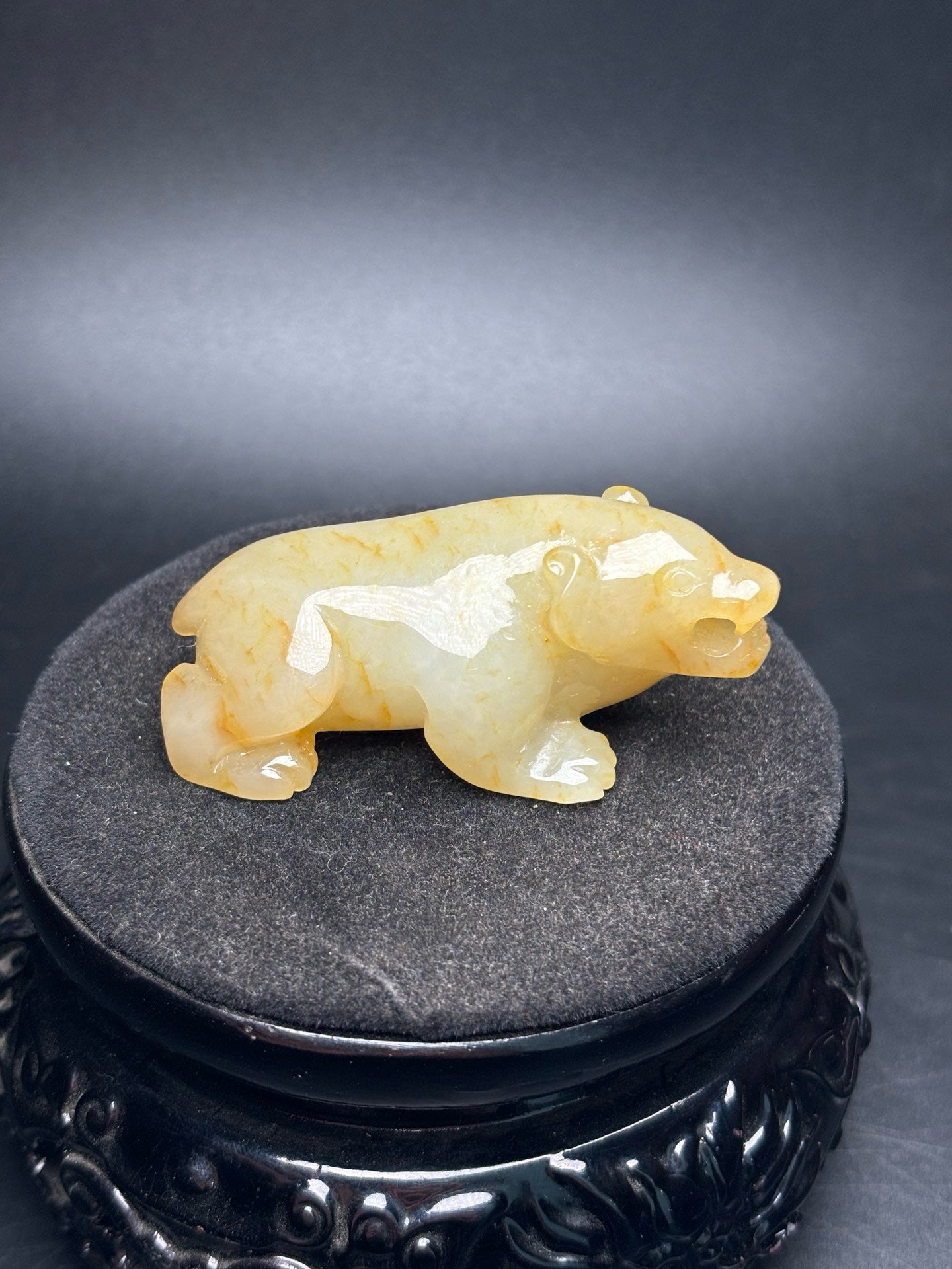Delicate Hetian Yuxiong