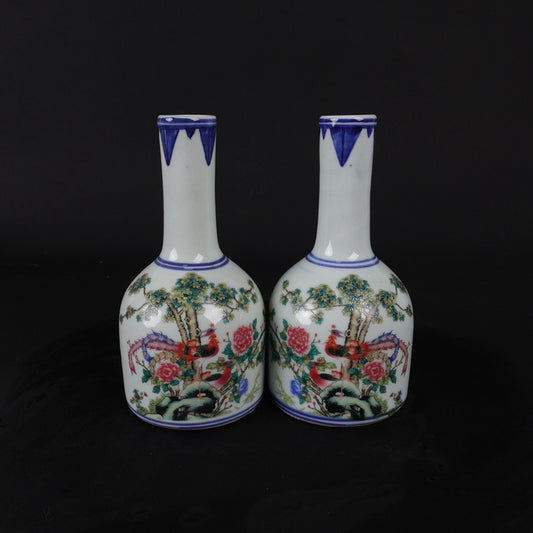 A pair of small flower vases with patterns of blue and white and colorful Xiangfeng Laiyi