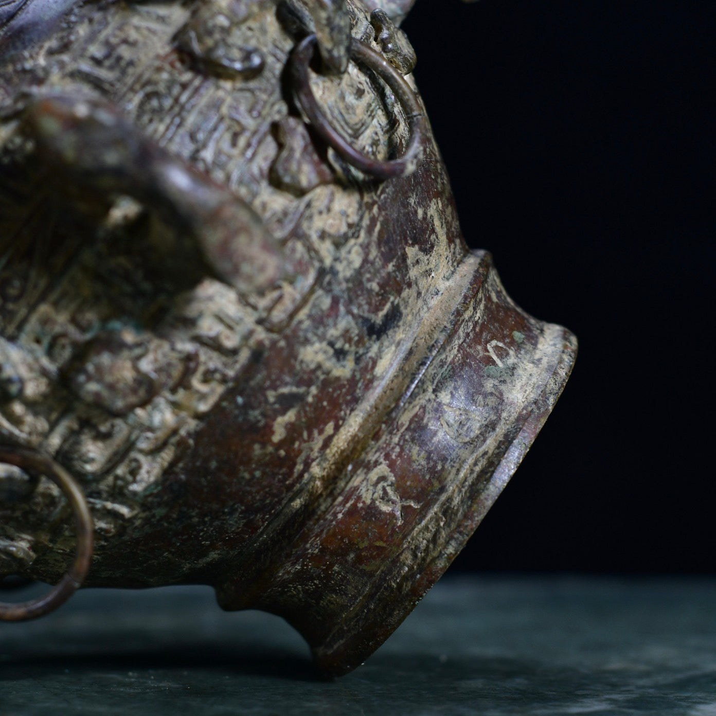 Chinese antique bronze round teapot