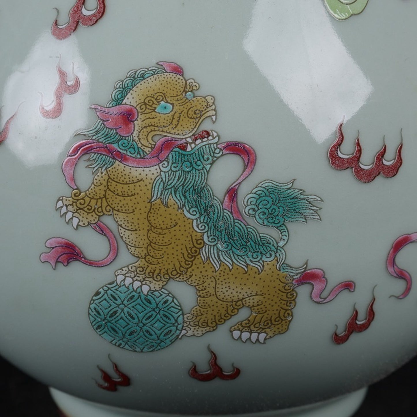 Blue glazed pink lion patterned sheep head statue