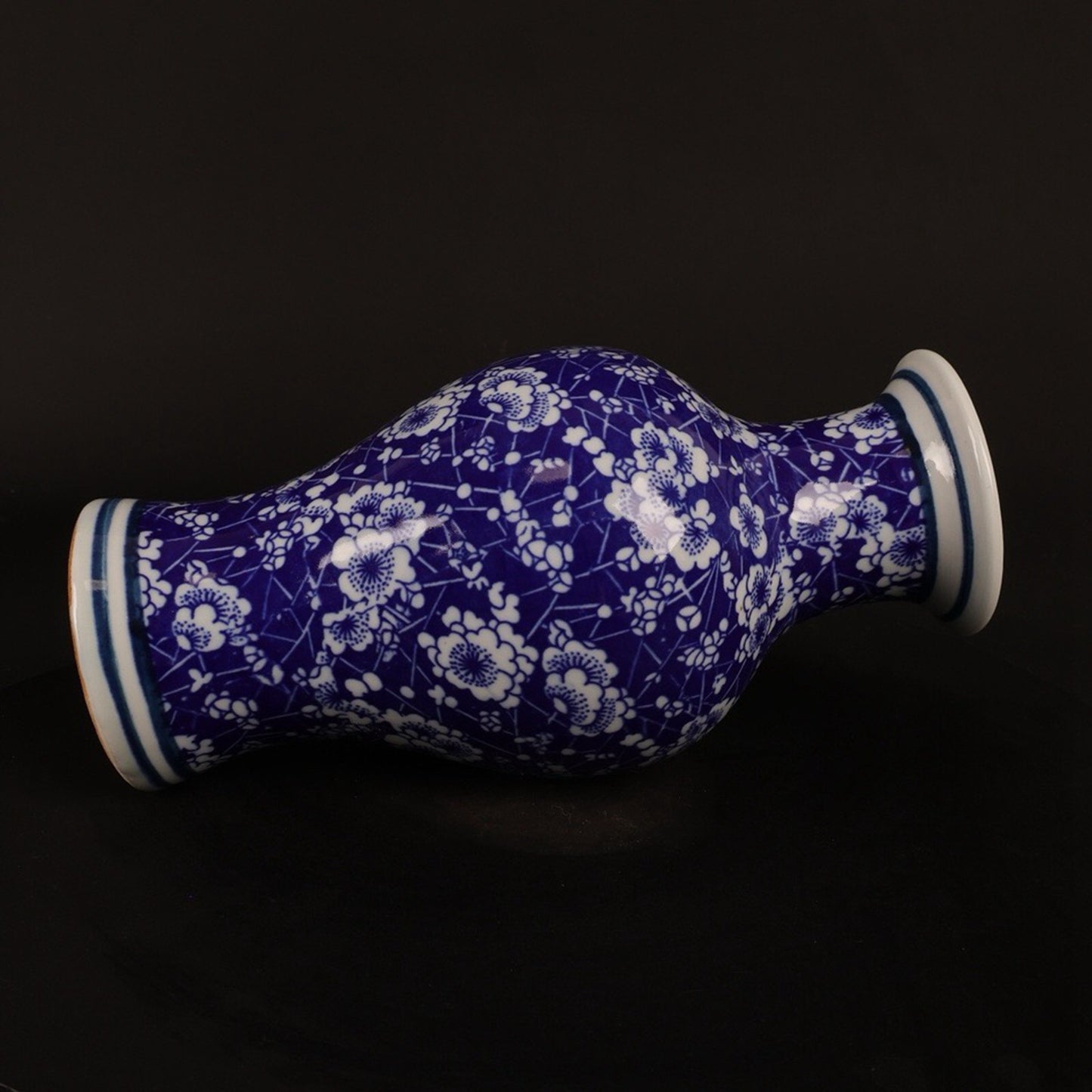 A pair of blue and white ice plum patterned fish tail bottles