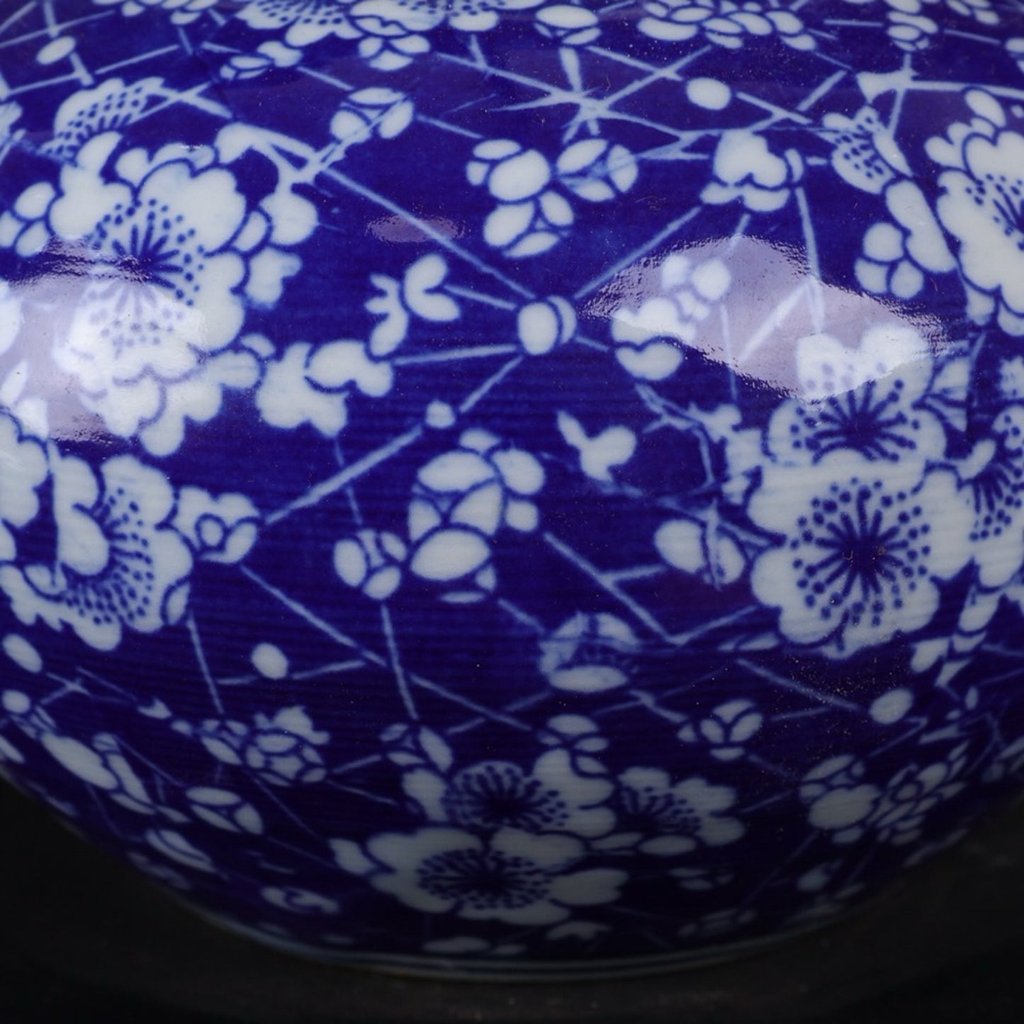 Blue and white ice plum patterned lid jar