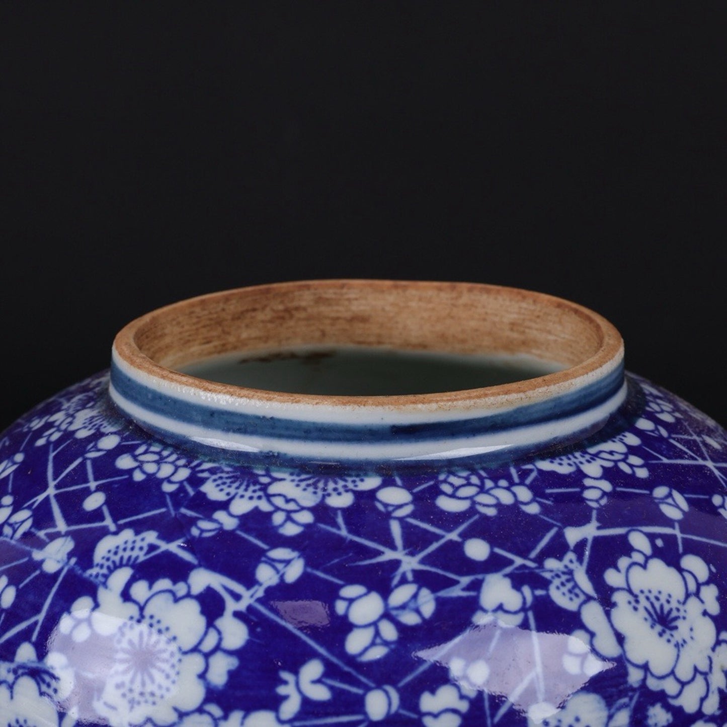 Blue and white ice plum patterned lid jar