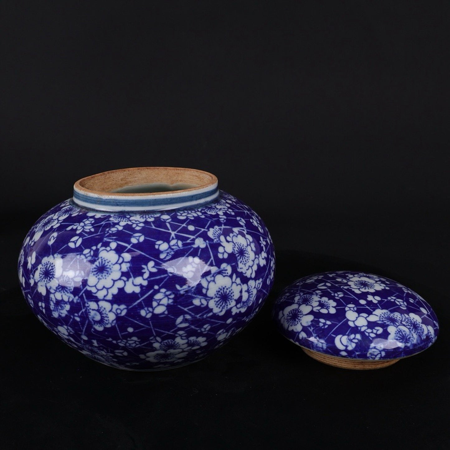 Blue and white ice plum patterned lid jar