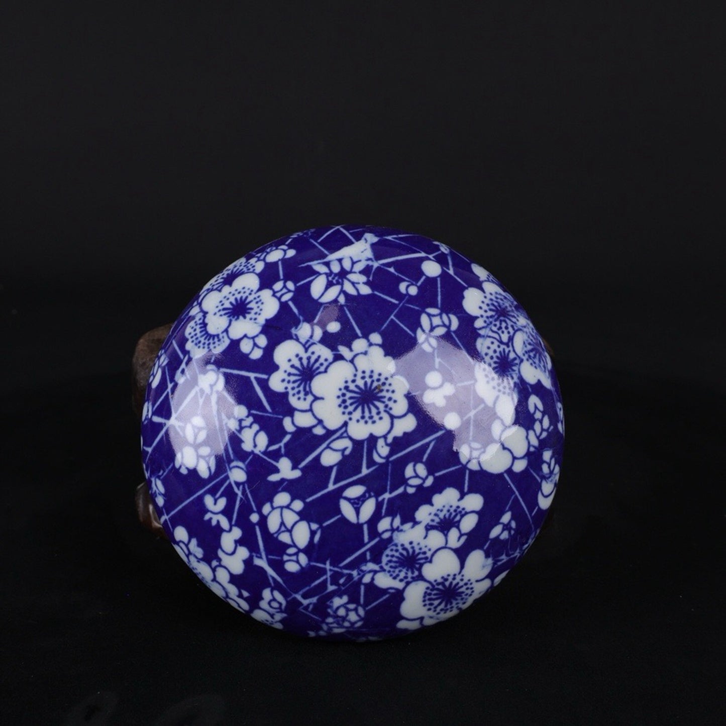 Blue and white ice plum patterned lid jar