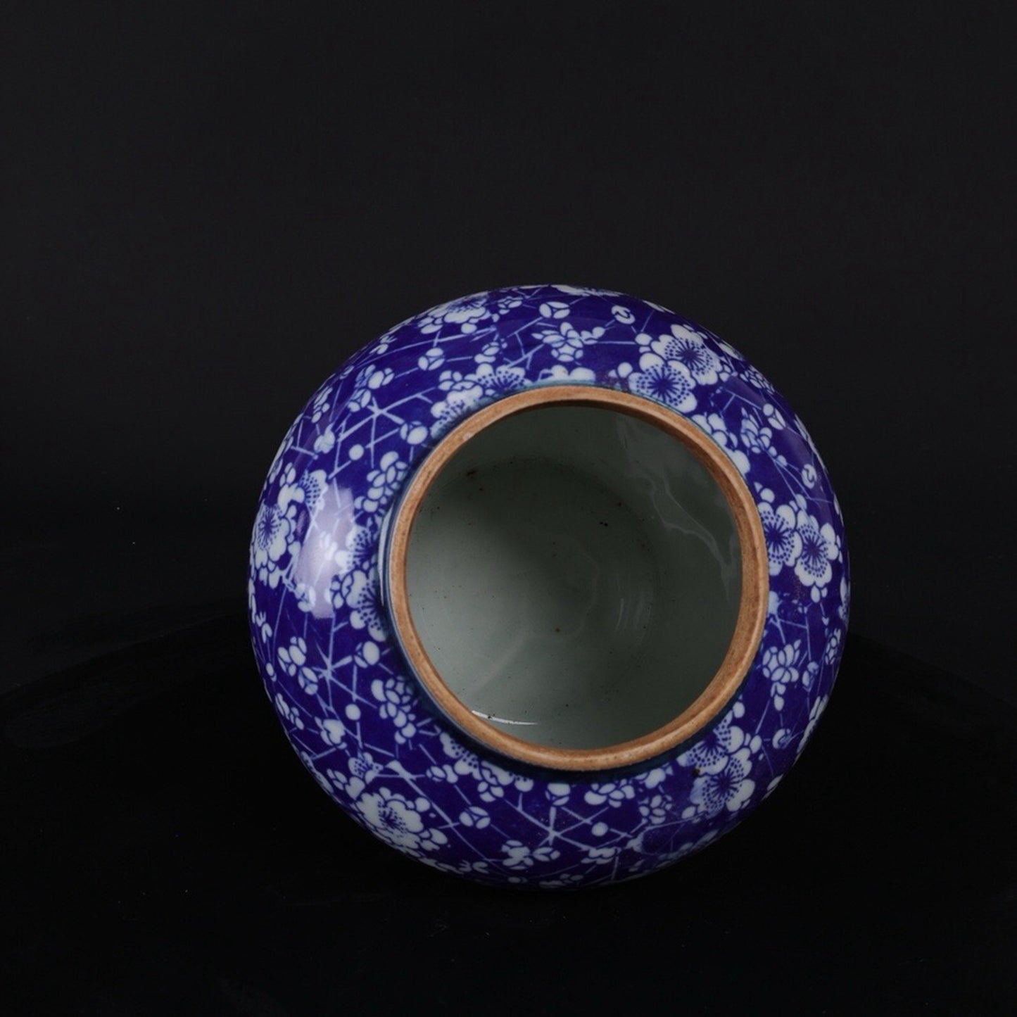Blue and white ice plum patterned lid jar