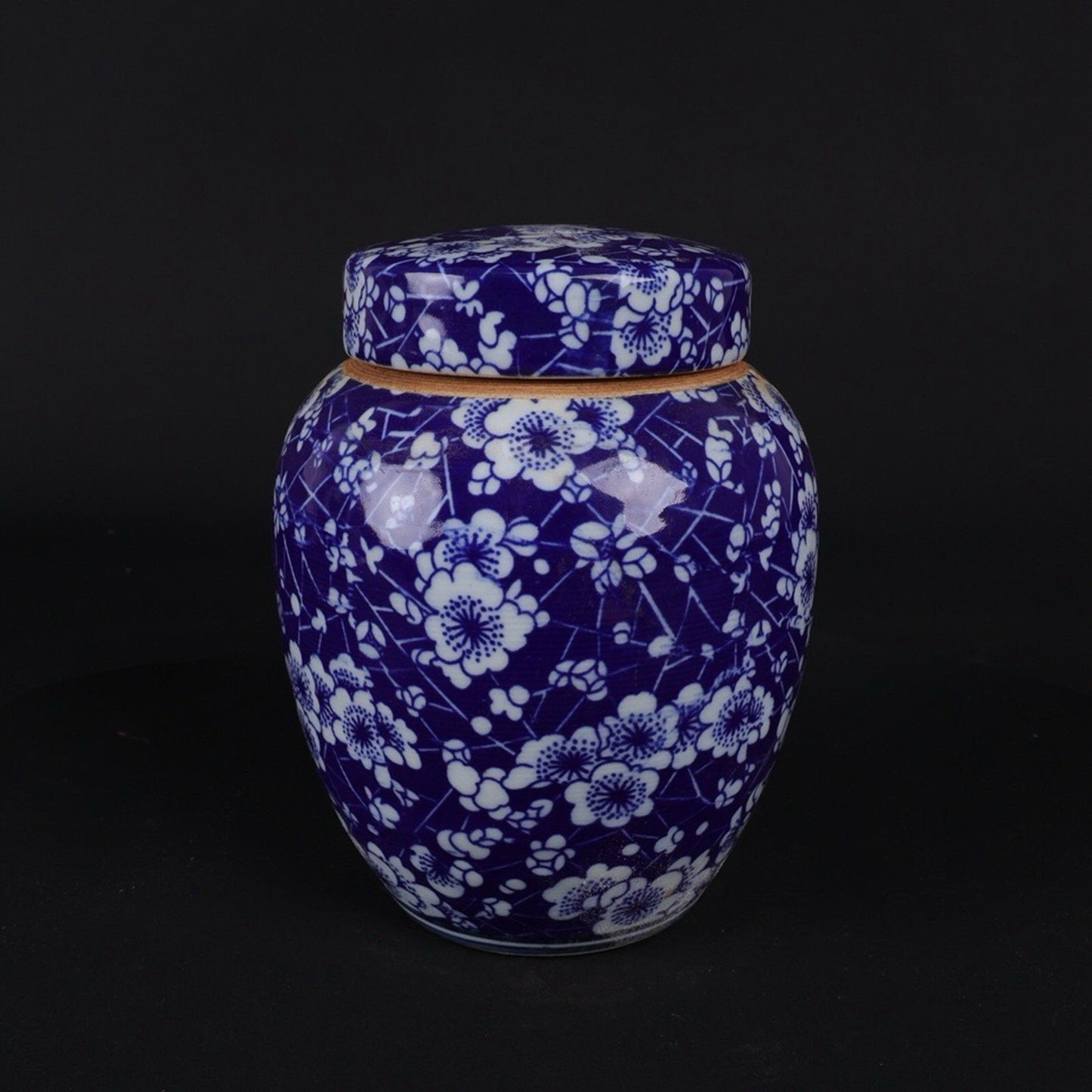 Blue and white ice plum patterned lid jar