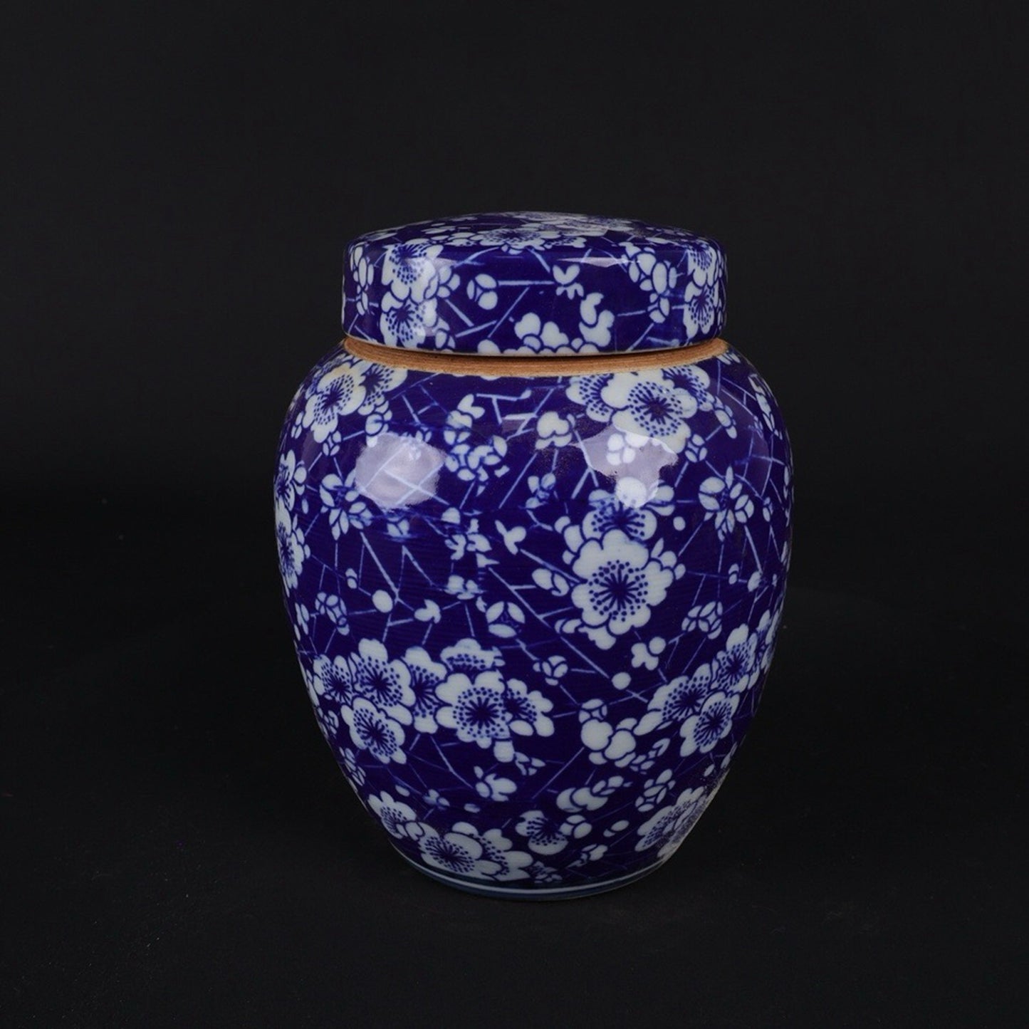 Blue and white ice plum patterned lid jar