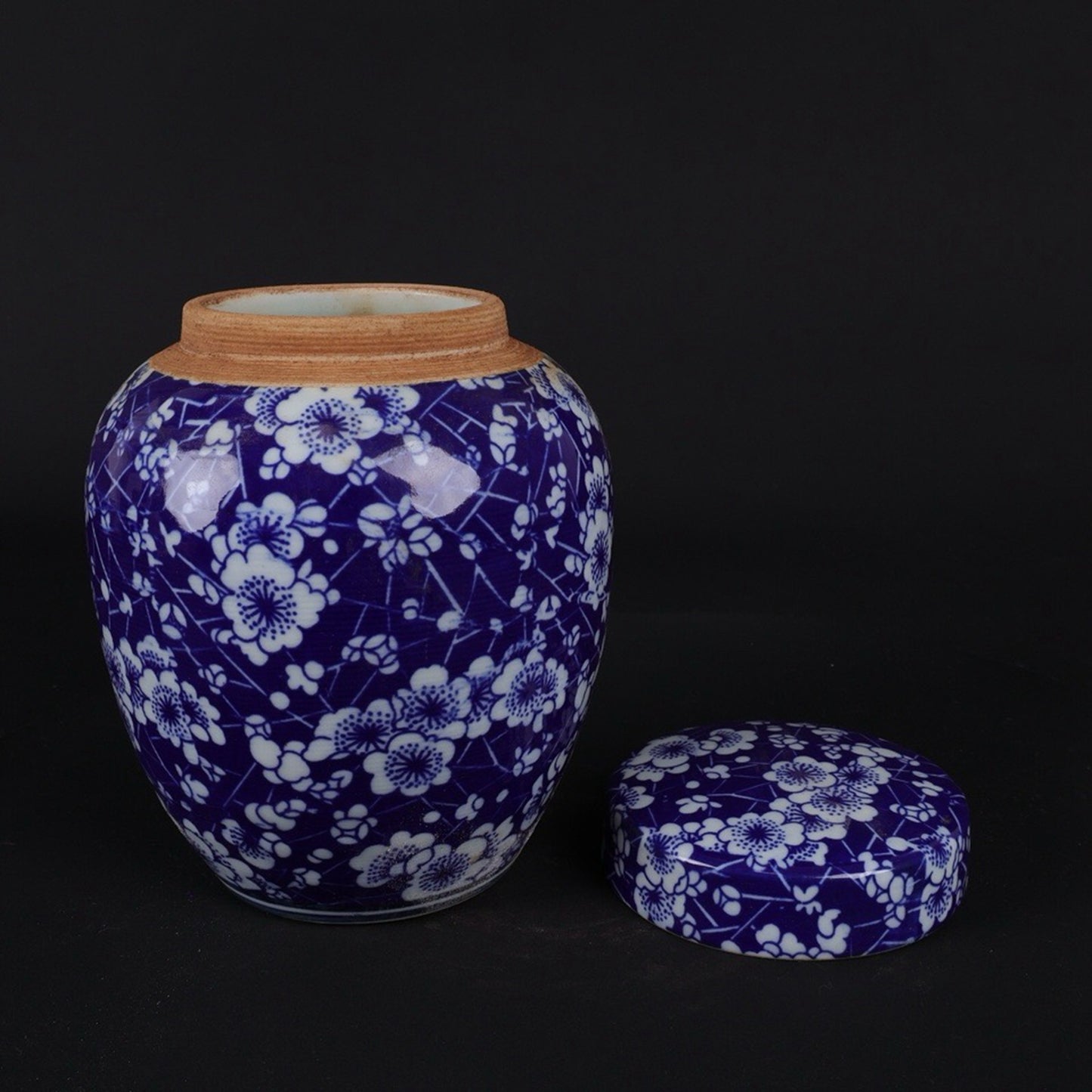 Blue and white ice plum patterned lid jar