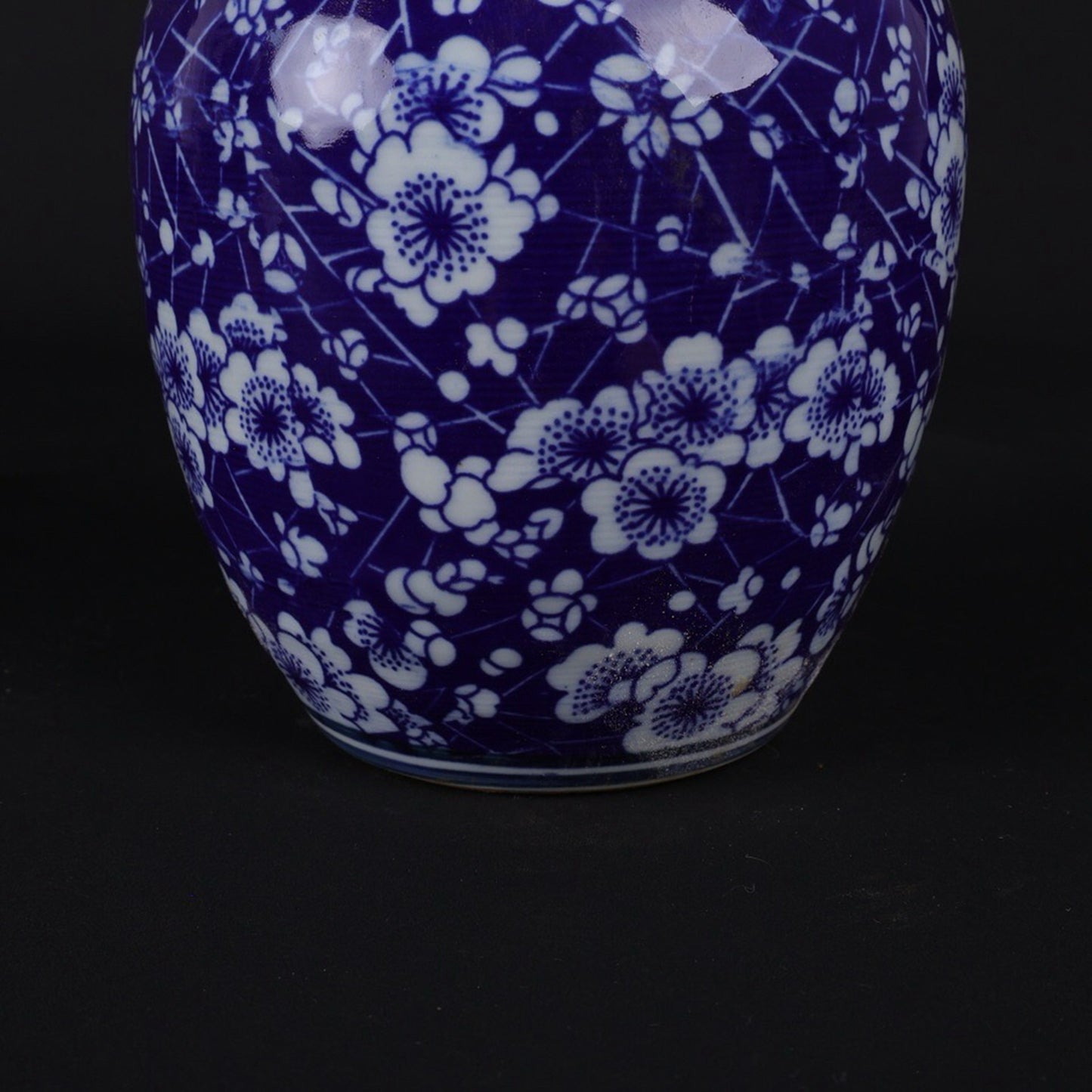 Blue and white ice plum patterned lid jar