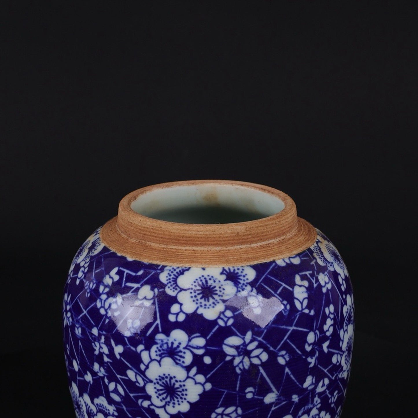 Blue and white ice plum patterned lid jar
