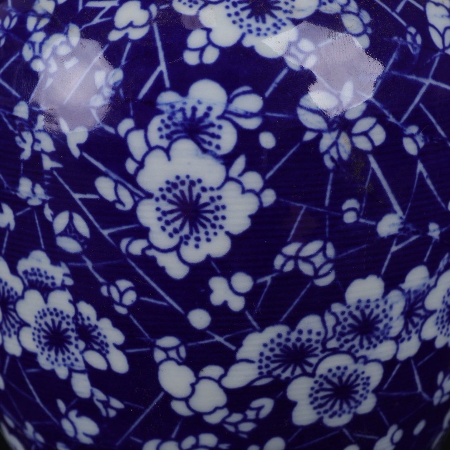 Blue and white ice plum patterned lid jar