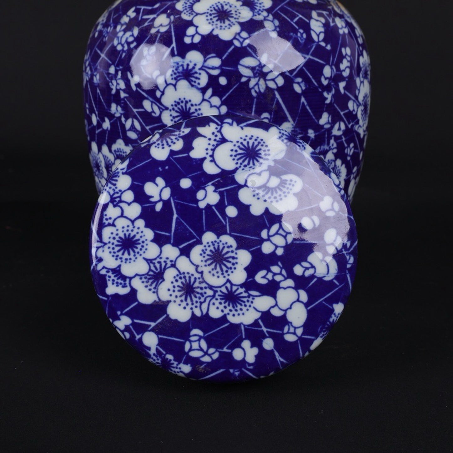 Blue and white ice plum patterned lid jar