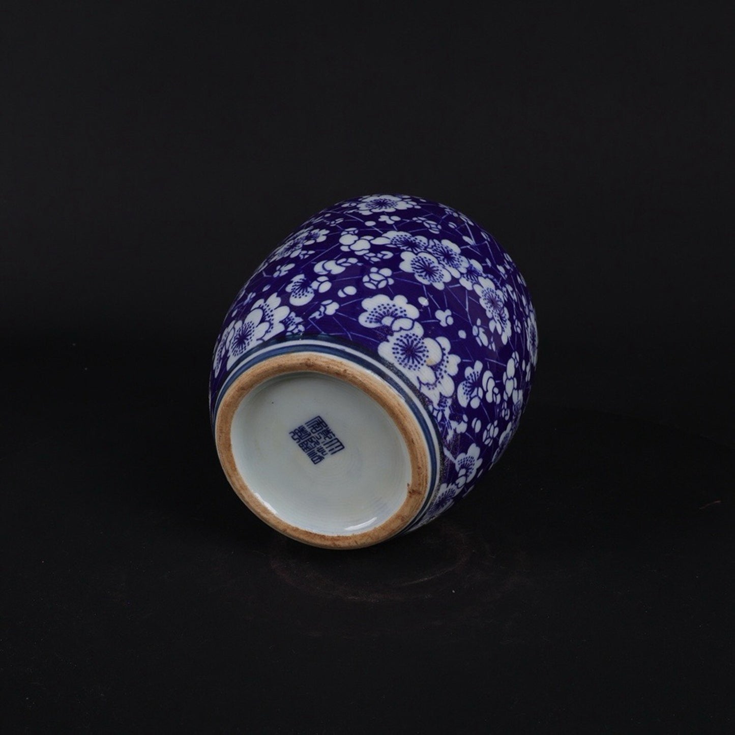 Blue and white ice plum patterned lid jar