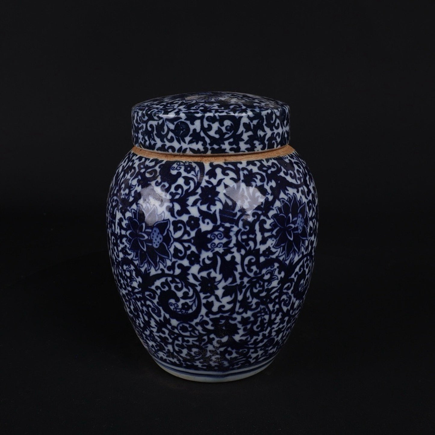 Blue and white lotus patterned lid jar