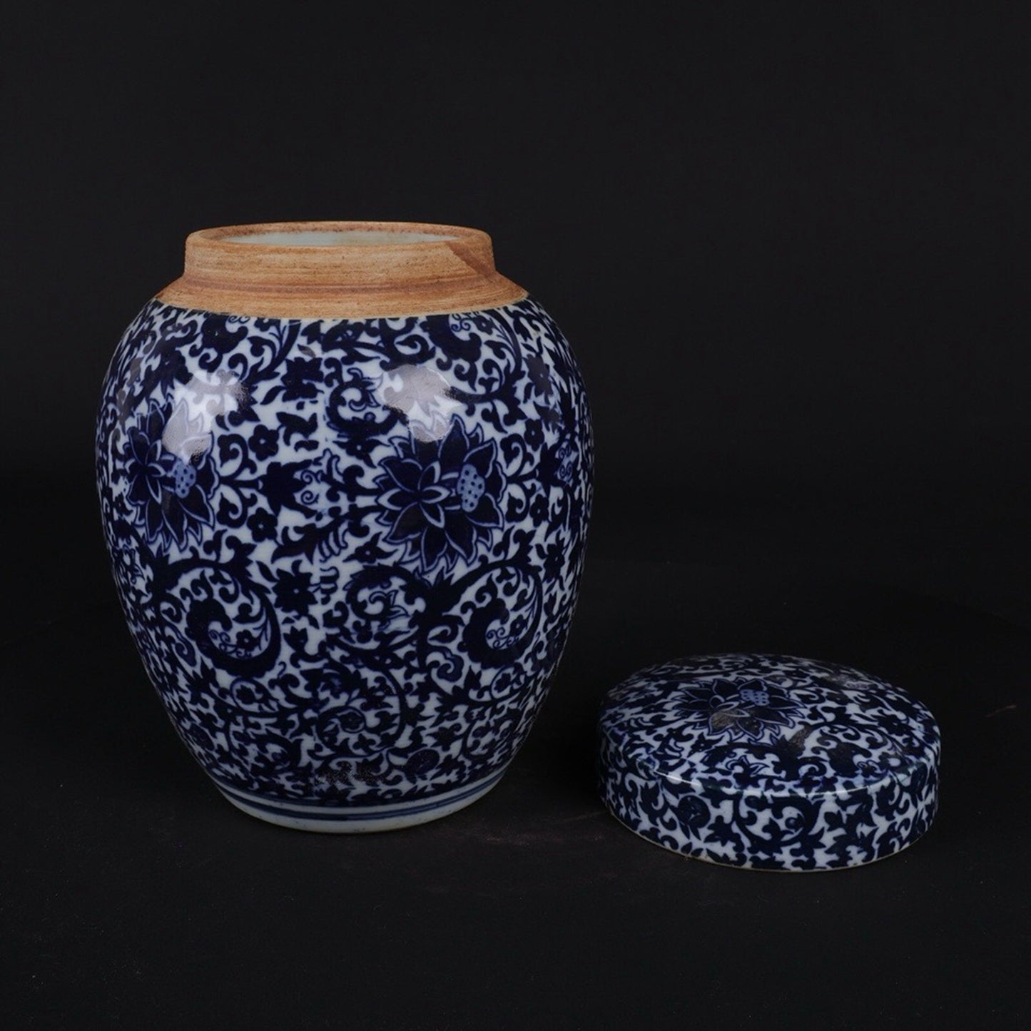 Blue and white lotus patterned lid jar