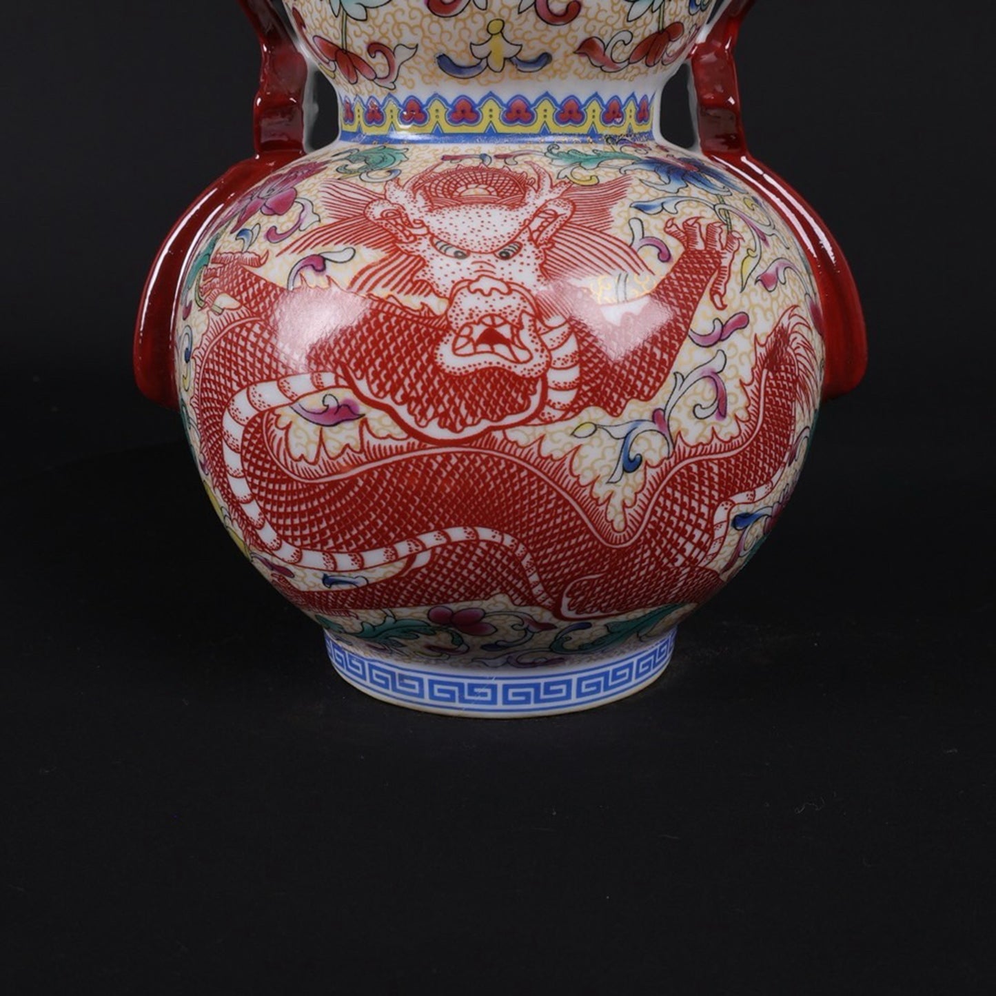 Enamel colored dragon patterned Ruyi gourd bottle