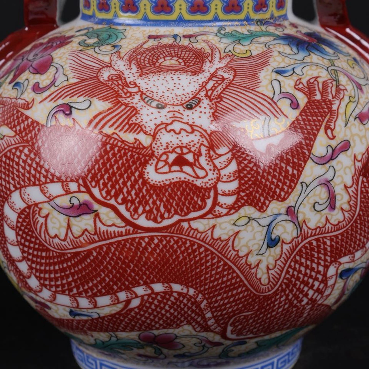 Enamel colored dragon patterned Ruyi gourd bottle