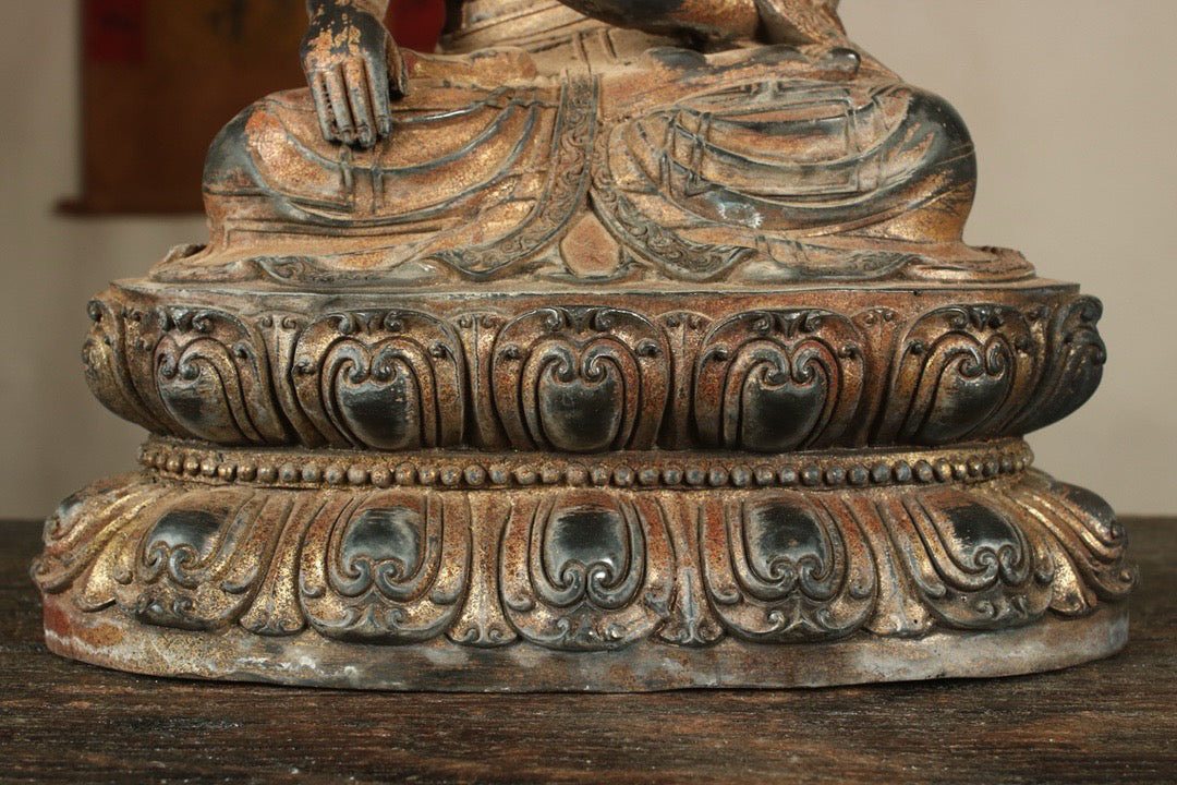 Chinese antique bronze gilded handcrafted statue of Shakyamuni Buddha