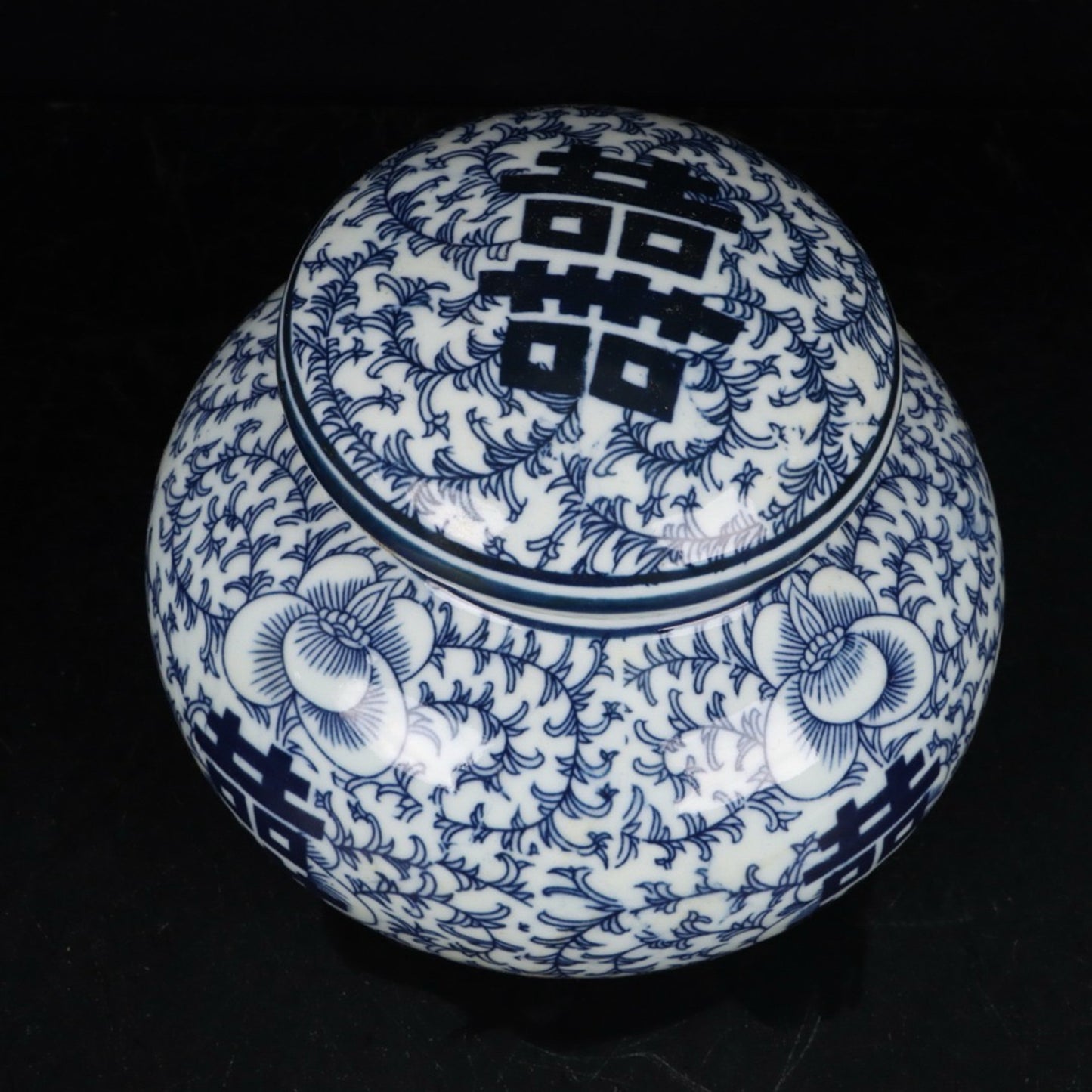 Blue and white happy character big belly lid jar