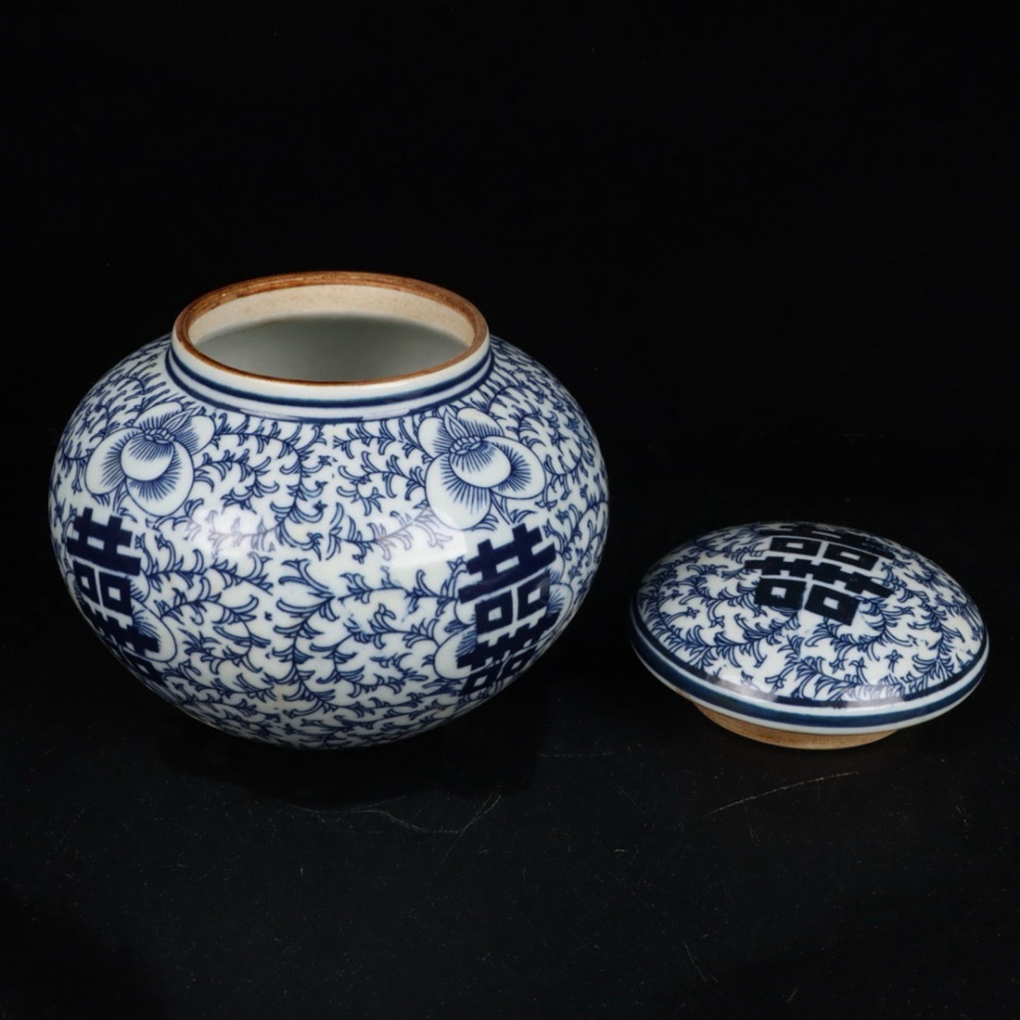 Blue and white happy character big belly lid jar